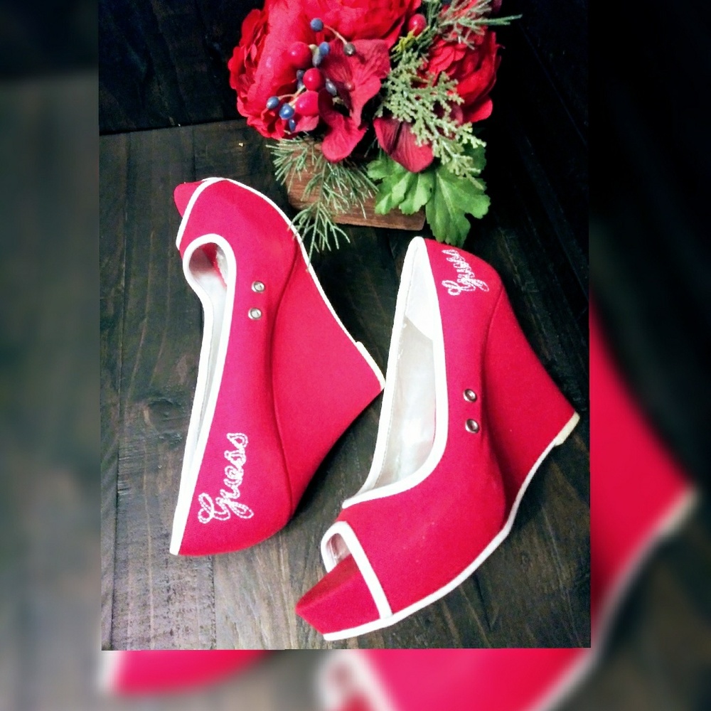 GUESS OPEN TOE WEDGE SHOE